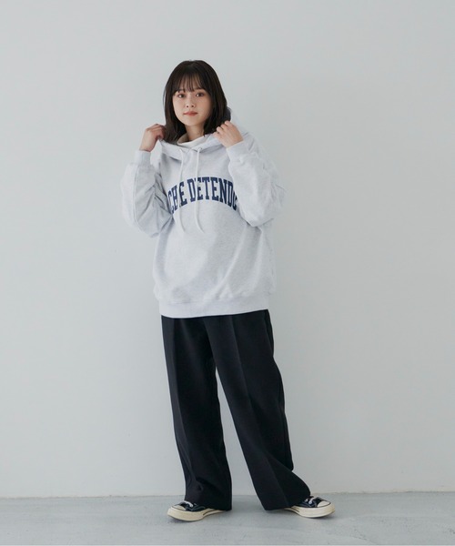 flaner(フラネ)の「ルーズカレッジロゴパーカー【ユニセックス対応】(パーカー・レディース・グレー/ホワイト・MEDIUM/LARGE)」の19枚目の写真