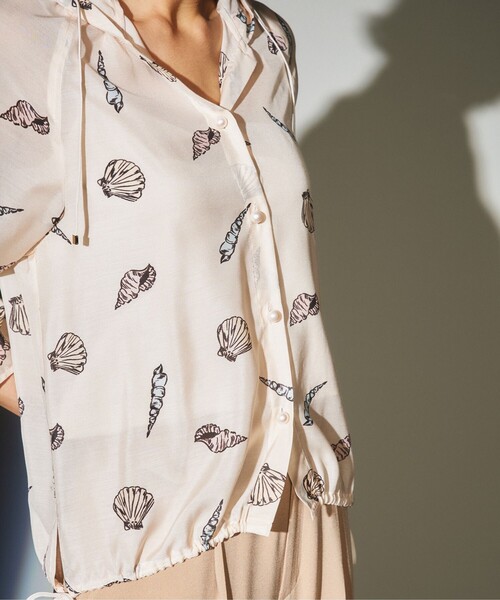 GRACE CLASS（グレースクラス）の「シェルモチーフフーディー（カーディガン/ボレロ・レディース・ネイビー・36）」の4枚目の写真