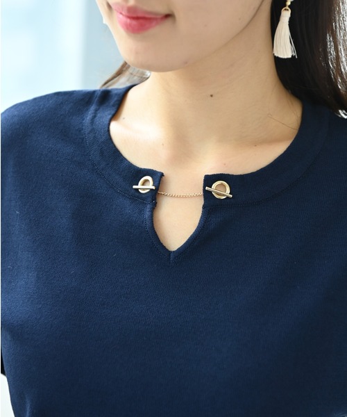 INTERPLANET(インタープラネット)の「天竺ハトメチェーンプルオーバー(ニット/セーター・レディース・ネイビー/グリーン/グレイッシュベージュ・FREE)」の15枚目の写真