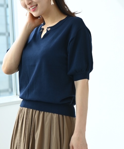 INTERPLANET(インタープラネット)の「天竺ハトメチェーンプルオーバー(ニット/セーター・レディース・ネイビー/グリーン/グレイッシュベージュ・FREE)」の14枚目の写真