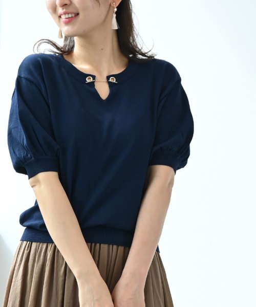 INTERPLANET(インタープラネット)の「天竺ハトメチェーンプルオーバー(ニット/セーター・レディース・ネイビー/グリーン/グレイッシュベージュ・FREE)」の13枚目の写真