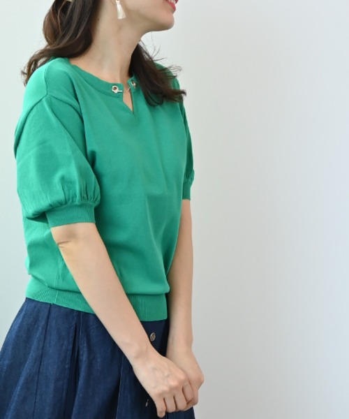 INTERPLANET(インタープラネット)の「天竺ハトメチェーンプルオーバー(ニット/セーター・レディース・ネイビー/グリーン/グレイッシュベージュ・FREE)」の7枚目の写真