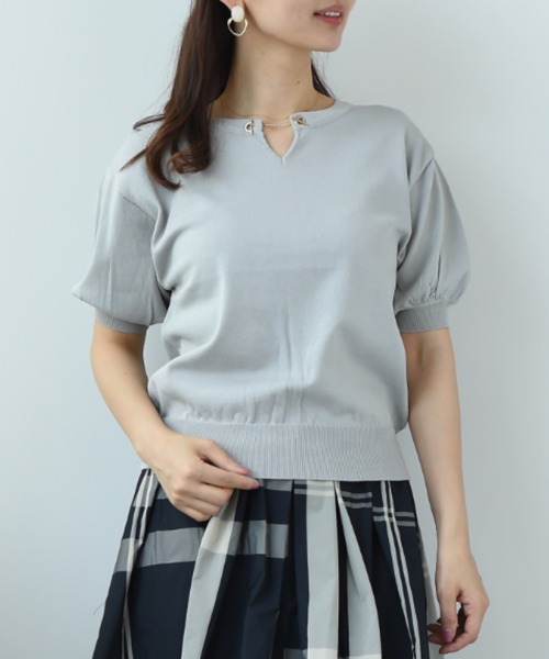 INTERPLANET(インタープラネット)の「天竺ハトメチェーンプルオーバー(ニット/セーター・レディース・ネイビー/グリーン/グレイッシュベージュ・FREE)」の21枚目の写真