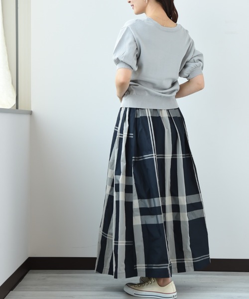 INTERPLANET(インタープラネット)の「天竺ハトメチェーンプルオーバー(ニット/セーター・レディース・ネイビー/グリーン/グレイッシュベージュ・FREE)」の18枚目の写真