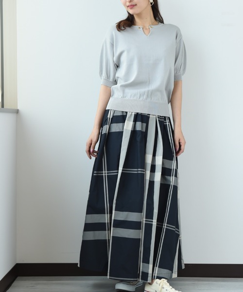 INTERPLANET(インタープラネット)の「天竺ハトメチェーンプルオーバー(ニット/セーター・レディース・ネイビー/グリーン/グレイッシュベージュ・FREE)」の20枚目の写真