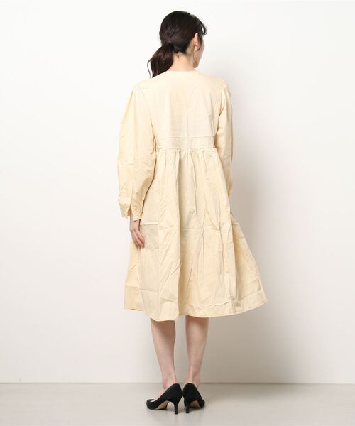 toucher du brise(トゥシェドブリーズ)の「【着回し力抜群】ロングシャツワンピース(ワンピース・レディース・ブラック/ベージュ/オフホワイト・M)」の17枚目の写真
