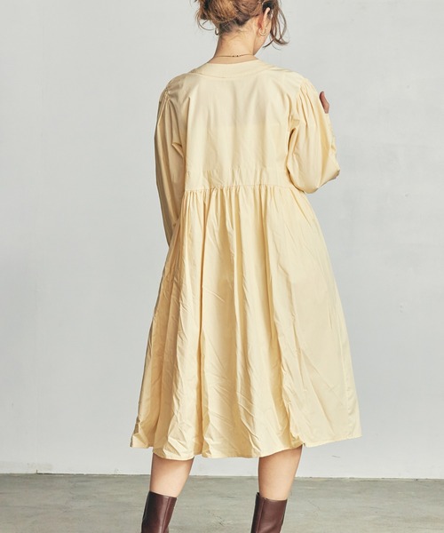 toucher du brise(トゥシェドブリーズ)の「【着回し力抜群】ロングシャツワンピース(ワンピース・レディース・ブラック/ベージュ/オフホワイト・M)」の13枚目の写真