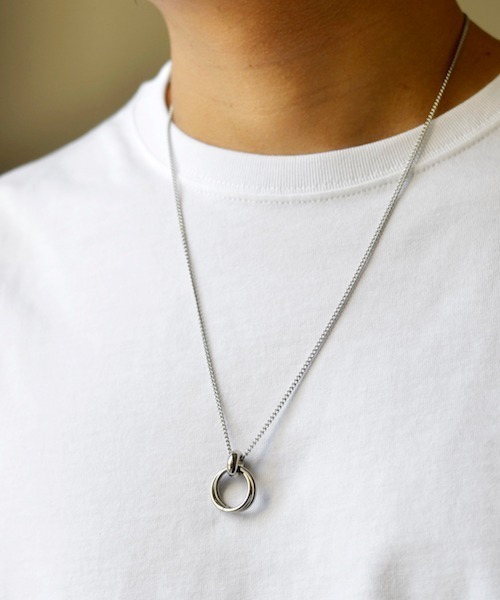 Fun & Daily（ファンアンドデイリー）の「ツインリングクロスネックレス（ネックレス・メンズ・シルバー・FREE）」の6枚目の写真
