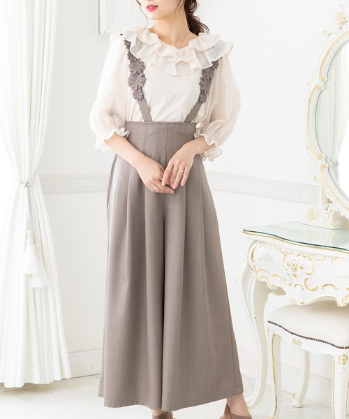 Rose Tiara(ローズティアラ)の「フラワーモチーフ付きサロペット(その他パンツ・レディース・ブラウン/ブラック・38/42/46)」の2枚目の写真
