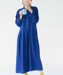 リブ イン コンフォート 堀川波さんに聞く色を楽しむ大人の麻混ワンピース〈ブルー〉