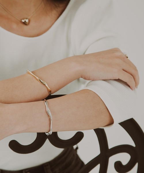 COLOR TOKYO ACCESSORIES（カラートウキョウアクセサリー）の「ハンドメイド風メタルバングル（バングル/リストバンド・レディース・シルバー/ゴールド・FREE）」の11枚目の写真