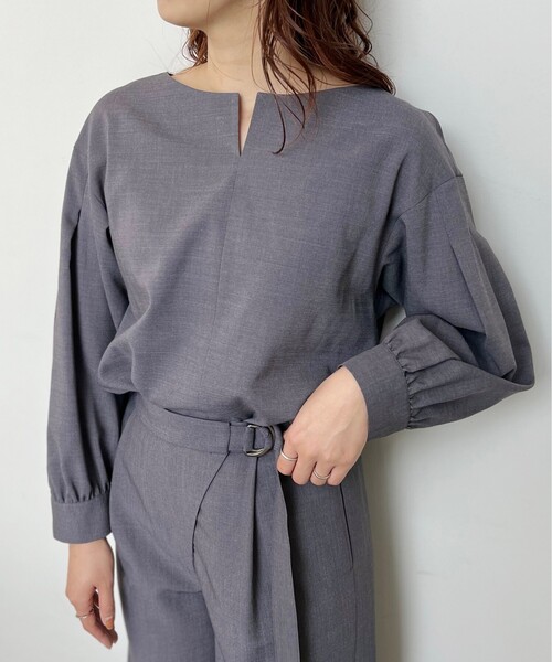 UNTITLED（アンタイトル）の「◆【SETUP】ドライタッチ キーネックブラウス＜洗える／通勤＞（シャツ/ブラウス・レディース・チャコール/ブルー/ベージュ系9/カーキ系3・44/48/00/02/04）」の2枚目の写真