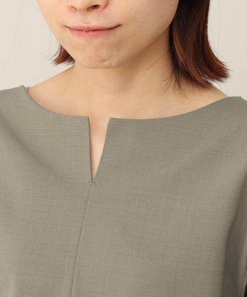 UNTITLED（アンタイトル）の「◆【SETUP】ドライタッチ キーネックブラウス＜洗える／通勤＞（シャツ/ブラウス・レディース・チャコール/ブルー/ベージュ系9/カーキ系3・44/48/00/02/04）」の13枚目の写真