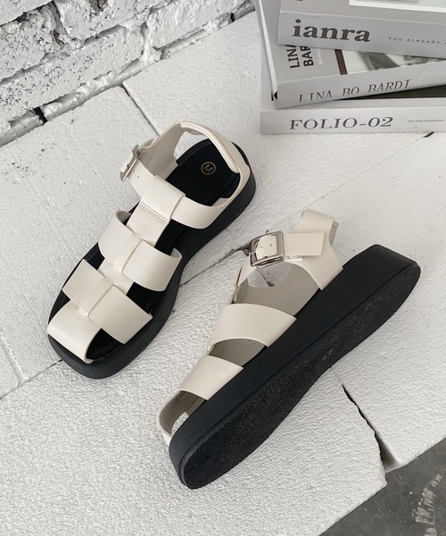 Shoes in Closet（シューズインクローゼット）の「厚底プラットフォーム スクエアトゥ グルカサンダル 8449（サンダル・レディース・ホワイト/ブラック・4L/3L/LL/L/M/S/XS）」の16枚目の写真