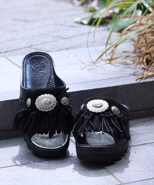 BENCH(ベンチ)の「■■■別注【BENCH/ベンチ】 BENSAN-D SUEDE FRINGE CONCHO:サンダル(サンダル・レディース・ホワイト/ブラック・S/M)」の4枚目の写真