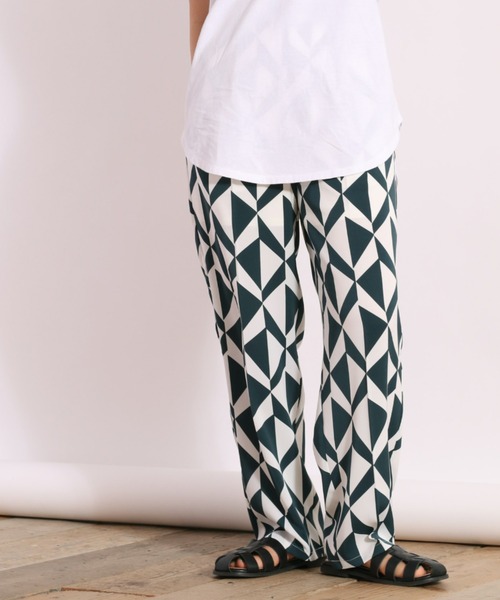 cepo（セポ）の「キカガク柄タックイージーパンツ（その他パンツ・レディース・ネイビー/ブラウン・M）」の2枚目の写真