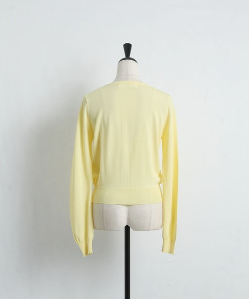 tocco closet（トッコ　クローゼット）の「ハートパール釦ＵＶ加工ラウンドネックカーディガン（カーディガン/ボレロ・レディース・ブラック/オフホワイト/レモンイエロー・M）」の5枚目の写真
