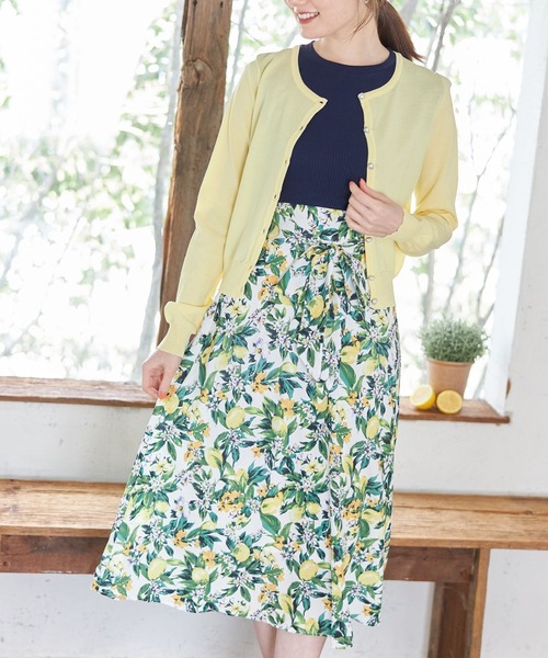 tocco closet（トッコ　クローゼット）の「ハートパール釦ＵＶ加工ラウンドネックカーディガン（カーディガン/ボレロ・レディース・ブラック/オフホワイト/レモンイエロー・M）」の4枚目の写真