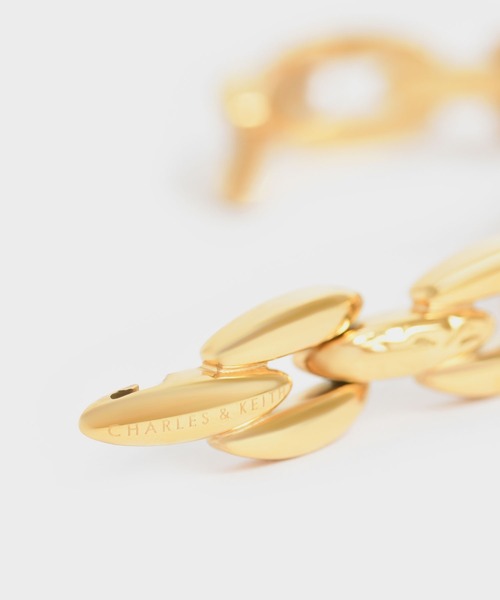 CHARLES & KEITH(チャールズ & キース)の「チェーンリンク カフブレスレット / Chain-Link Cuff Bracelet(ブレスレット・レディース・ゴールド系その他/ゴールド・FREE)」の5枚目の写真
