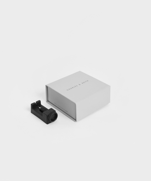 CHARLES & KEITH(チャールズ & キース)の「チェーンリンク カフブレスレット / Chain-Link Cuff Bracelet(ブレスレット・レディース・ゴールド系その他/ゴールド・FREE)」の6枚目の写真