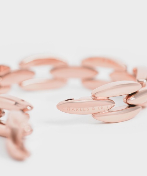 CHARLES & KEITH(チャールズ & キース)の「チェーンリンク カフブレスレット / Chain-Link Cuff Bracelet(ブレスレット・レディース・ゴールド系その他/ゴールド・FREE)」の7枚目の写真
