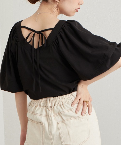 natural couture（ナチュラルクチュール）の「2022AWアイテム/WEB限定カラー有り/ランタンスリーブ2WAYブラウス（シャツ/ブラウス・レディース・オフホワイト/グリーン/モカ/その他1/その他2/ブラック・FREE）」の3枚目の写真