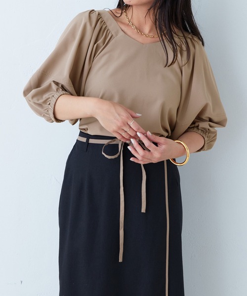 natural couture（ナチュラルクチュール）の「2022AWアイテム/WEB限定カラー有り/ランタンスリーブ2WAYブラウス（シャツ/ブラウス・レディース・オフホワイト/グリーン/モカ/その他1/その他2/ブラック・FREE）」の4枚目の写真