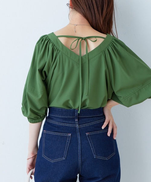natural couture（ナチュラルクチュール）の「2022AWアイテム/WEB限定カラー有り/ランタンスリーブ2WAYブラウス（シャツ/ブラウス・レディース・オフホワイト/グリーン/モカ/その他1/その他2/ブラック・FREE）」の11枚目の写真