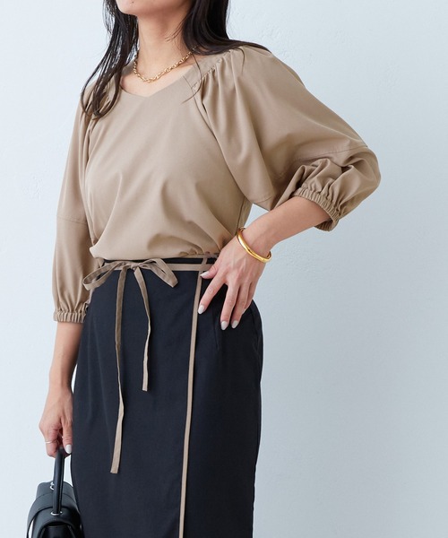 natural couture（ナチュラルクチュール）の「2022AWアイテム/WEB限定カラー有り/ランタンスリーブ2WAYブラウス（シャツ/ブラウス・レディース・オフホワイト/グリーン/モカ/その他1/その他2/ブラック・FREE）」の7枚目の写真
