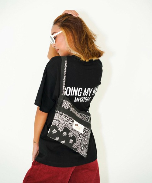 MFC STORE(エムエフシーストア)の「MFC STORE x NEW JACK BOOGIE Fabric by HAV-A-HANK Musette(ショルダーバッグ・メンズ・ネイビー/レッド/カーキ・ONE SIZE)」の4枚目の写真
