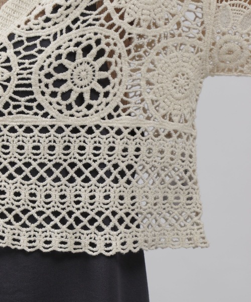 LAKOLE（ラコレ）の「モチーフレースショートカーディガン / 126939（カーディガン/ボレロ・レディース・ブラック/ナチュラル・SMALL/MEDIUM）」の9枚目の写真