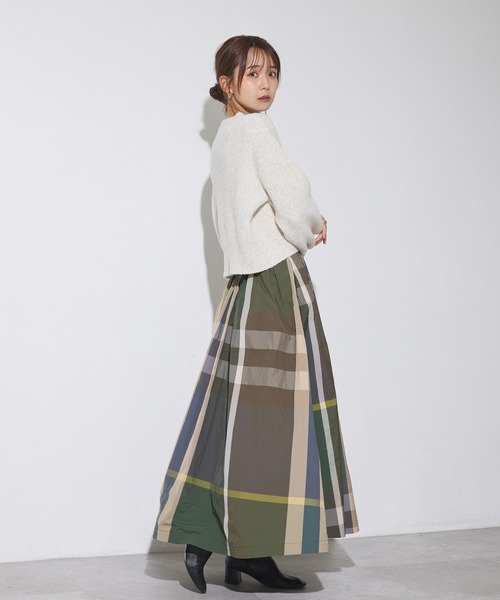 ADIRA（アディラ）の「メモリータフタチェックロングスカート（スカート・レディース・オレンジ/グリーン・MEDIUM）」の11枚目の写真