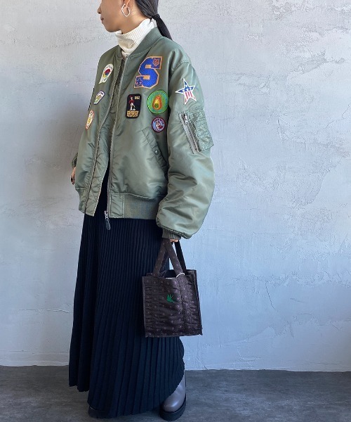 JEANS FACTORY Clothes（ジーンズファクトリークローズ）の「[Jeans Factory Clothes/ジーンズファクトリークローズ] ビッグシルエット ワッペンデザインMA-1（MA-1・レディース・セージグリーン・S/M/L/XL）」の9枚目の写真