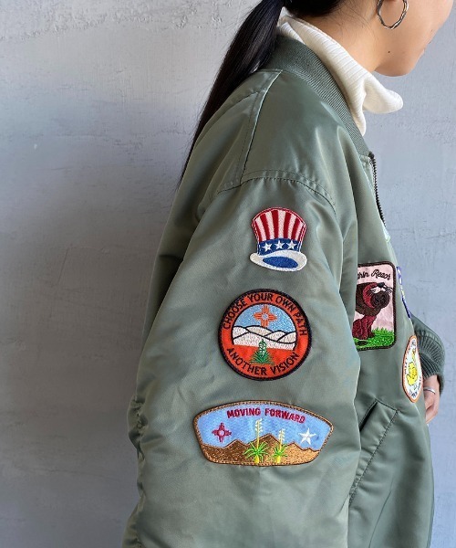 JEANS FACTORY Clothes（ジーンズファクトリークローズ）の「[Jeans Factory Clothes/ジーンズファクトリークローズ] ビッグシルエット ワッペンデザインMA-1（MA-1・レディース・セージグリーン・S/M/L/XL）」の13枚目の写真
