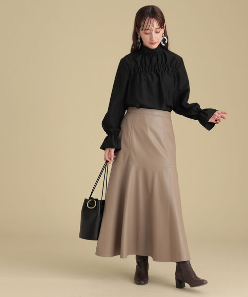Ray BEAMS（レイビームス）の「Ray BEAMS / フェイクレザー フレア スカート（スカート・レディース・ブラック/ブラウン系その他3・1/0）」の20枚目の写真