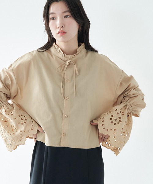 earth music&ecology（アースミュージックアンドエコロジー）の「袖レースショートシャツブラウス（シャツ/ブラウス・レディース・ブラック/ベージュ/オフホワイト・FREE）」の3枚目の写真