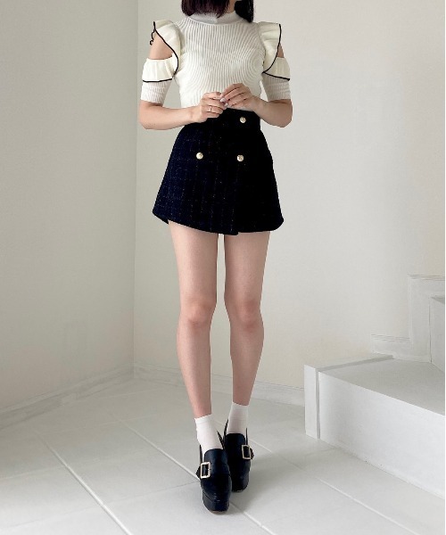 titty＆Co. PETIT by poyo（ティティーアンドコープティバイポヨ）の「【titty&Co.PETIT by poyo】ダブルボタンツイードショーパン（その他パンツ・レディース・ブラック・SMALL/MEDIUM）」の5枚目の写真