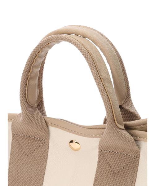 Samansa Mos2 blue(サマンサモスモスブルー)の「合皮ヨコナガ2WAYトート(ハンドバッグ・レディース・ブラック/グレー/キナリ・フリ-)」の16枚目の写真