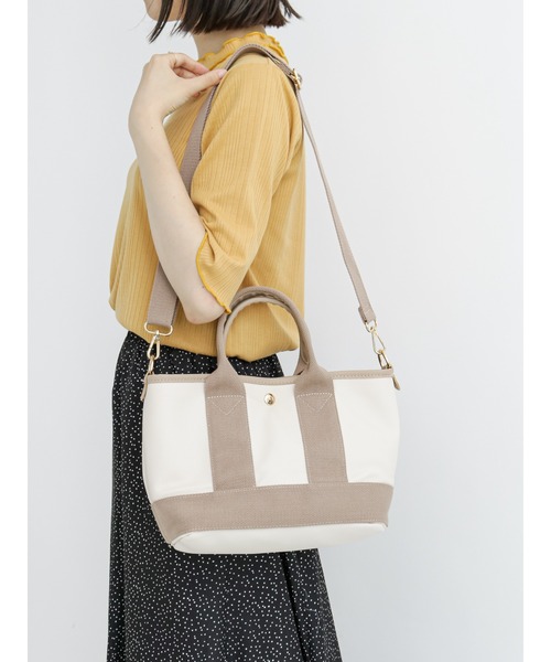 Samansa Mos2 blue(サマンサモスモスブルー)の「合皮ヨコナガ2WAYトート(ハンドバッグ・レディース・ブラック/グレー/キナリ・フリ-)」の7枚目の写真