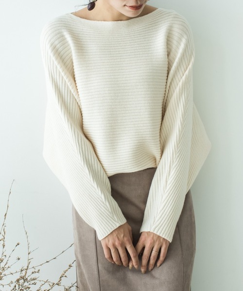 TRIANGLE PALETTE（トライアングルパレット）の「ボートネック ドルマン リブニットプルオーバー（ニット/セーター・レディース・ブラック/ベージュ/グリーン/アイボリー/グレー/ダークグレー/ワインレッド/ブラウン/ホワイト/ブルー/ライトグリーン系/ライトブルー/レッド・FREE）」の3枚目の写真