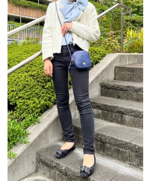 Samantha Thavasa Petit Choice(サマンサタバサ プチチョイス)の「ゴールドコインモチーフ ミニショルダーバッグ(ハンドバッグ・レディース・ブラック/グレイッシュベージュ/ネイビー/レッド・FREE)」の3枚目の写真