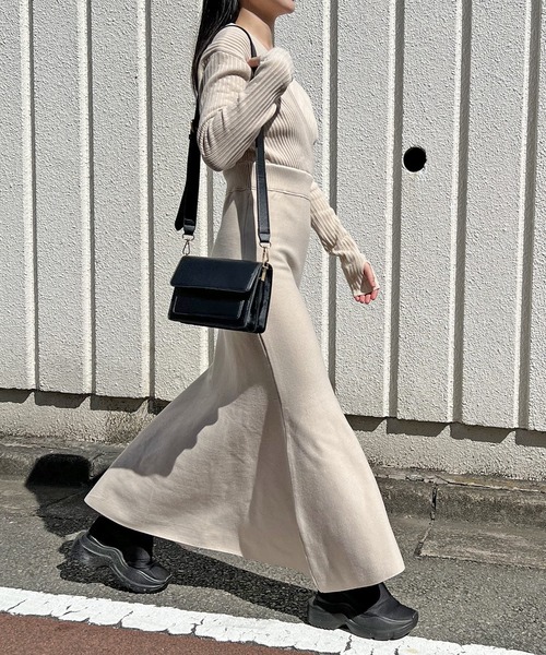 Jewelobe(ジュエローブ)の「カシュクールロングマーメイドニットワンピース(ワンピース・レディース・パープル/ブラック/アイボリー・FREE)」の9枚目の写真