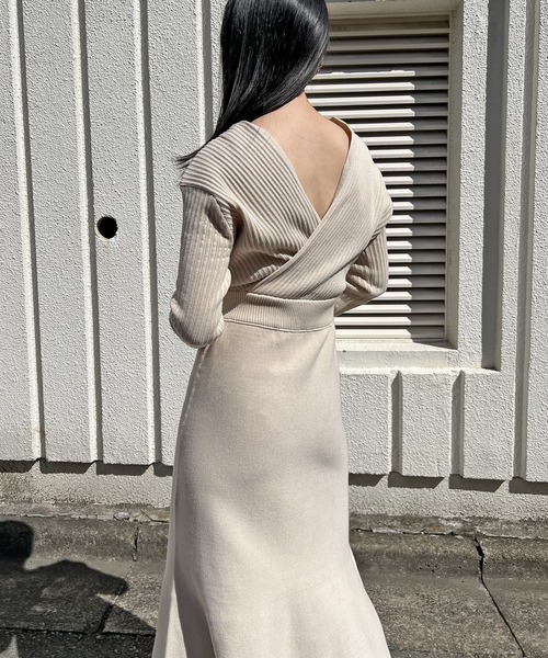 Jewelobe(ジュエローブ)の「カシュクールロングマーメイドニットワンピース(ワンピース・レディース・パープル/ブラック/アイボリー・FREE)」の11枚目の写真
