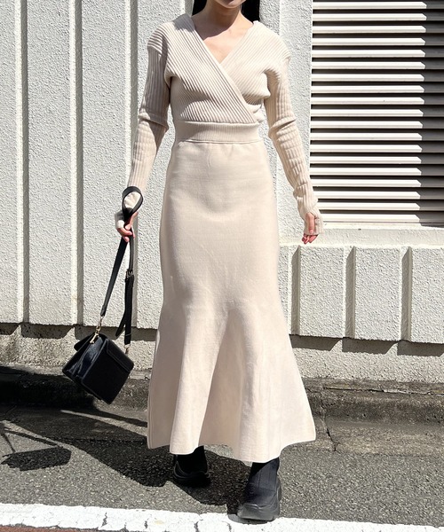 Jewelobe(ジュエローブ)の「カシュクールロングマーメイドニットワンピース(ワンピース・レディース・パープル/ブラック/アイボリー・FREE)」の15枚目の写真