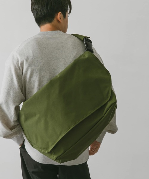 SML(エスエムエル)の「『別注』SML×DOORS メッセンジャーバッグ(メッセンジャーバッグ・メンズ・ブラック/カーキ・-)」の1枚目の写真