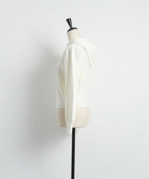 tocco closet（トッコ　クローゼット）の「パールファスナーケーブル編みニットパーカー（パーカー・レディース・モカ/ピンクベージュ/オフホワイト・M）」の20枚目の写真