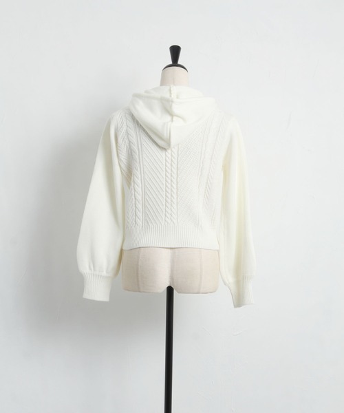 tocco closet（トッコ　クローゼット）の「パールファスナーケーブル編みニットパーカー（パーカー・レディース・モカ/ピンクベージュ/オフホワイト・M）」の21枚目の写真