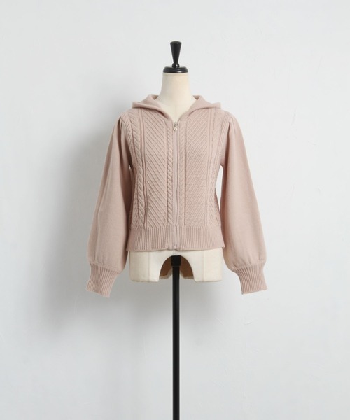 tocco closet（トッコ　クローゼット）の「パールファスナーケーブル編みニットパーカー（パーカー・レディース・モカ/ピンクベージュ/オフホワイト・M）」の18枚目の写真