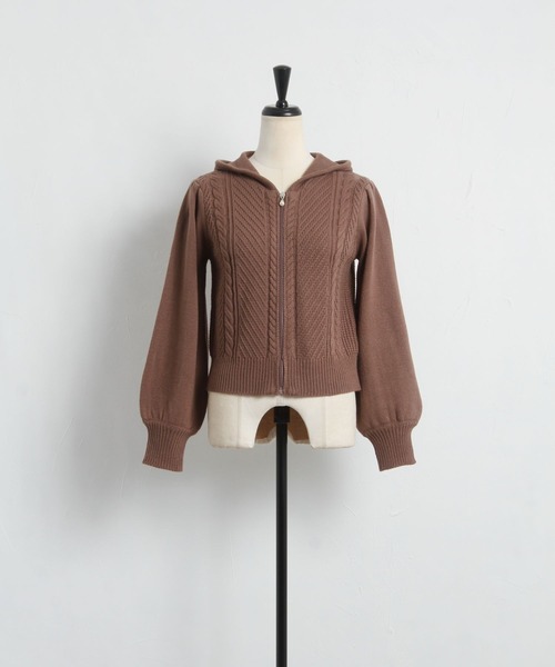 tocco closet（トッコ　クローゼット）の「パールファスナーケーブル編みニットパーカー（パーカー・レディース・モカ/ピンクベージュ/オフホワイト・M）」の17枚目の写真