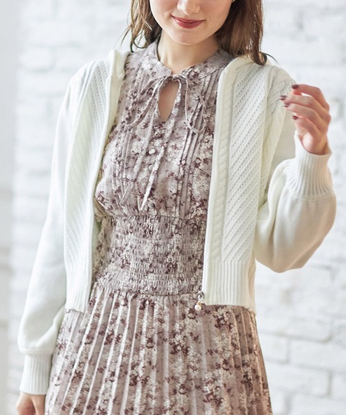tocco closet（トッコ　クローゼット）の「パールファスナーケーブル編みニットパーカー（パーカー・レディース・モカ/ピンクベージュ/オフホワイト・M）」の5枚目の写真